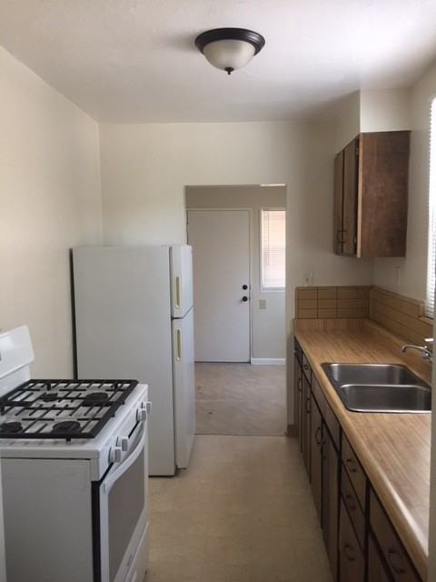 623 Ivy St - Photo 5 of 11