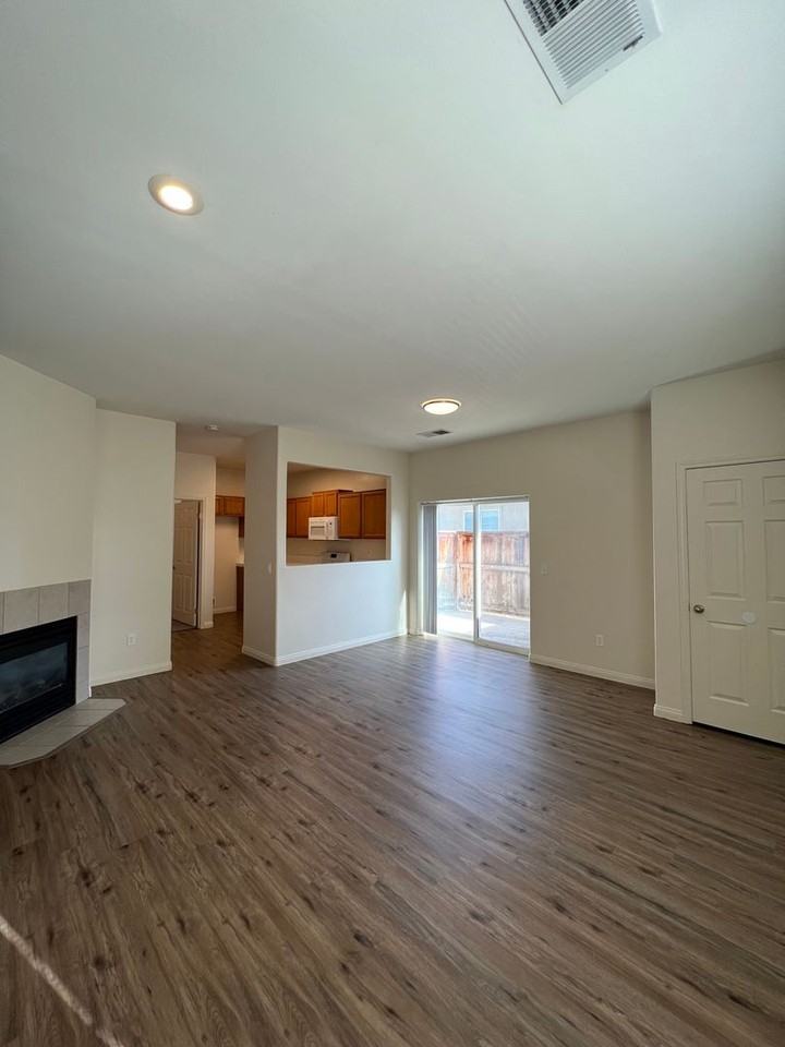 717 Meadow Grove Ct #D - Photo 2 of 14