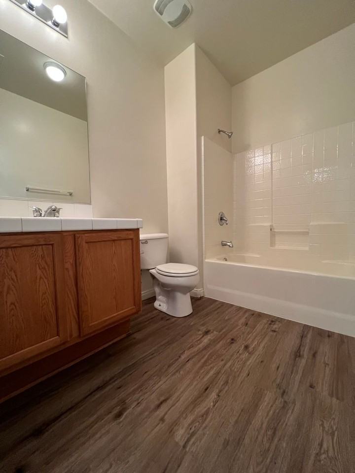 717 Meadow Grove Ct #D - Photo 6 of 14