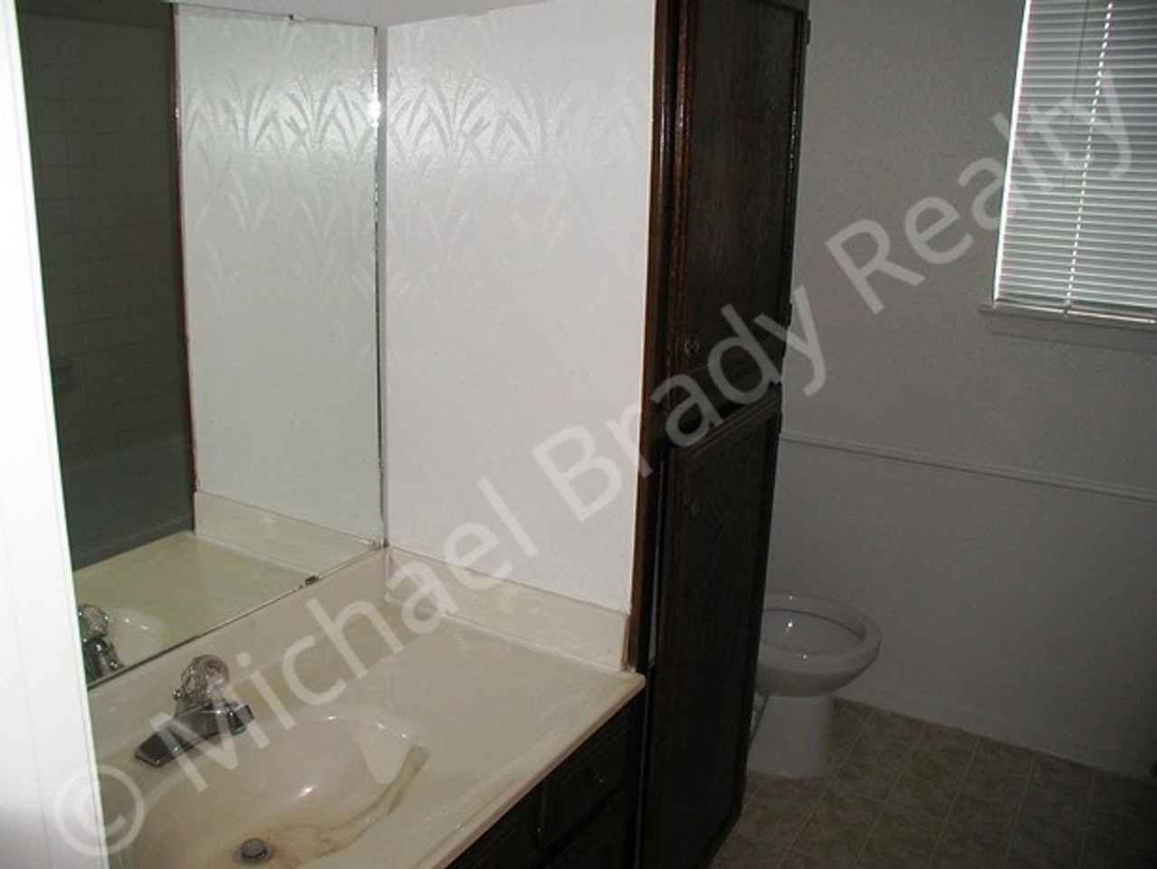 230 Vista Way - Photo 2 of 10