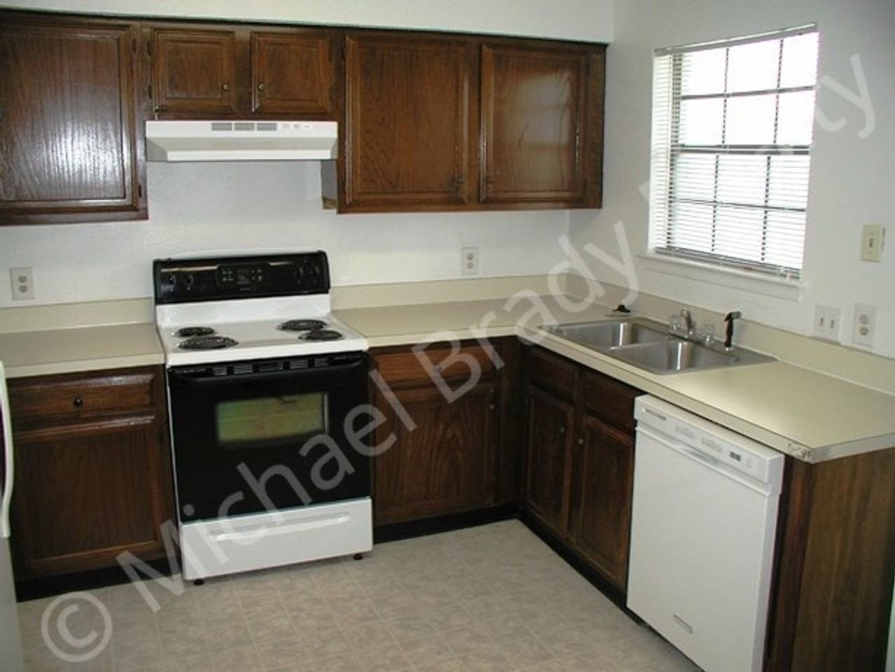 230 Vista Way - Photo 3 of 10