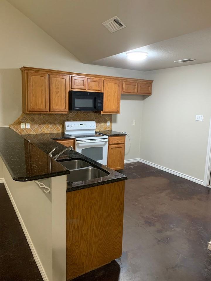 2406 S 16th St - Photo 4 of 7