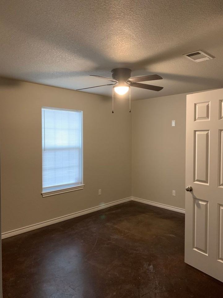 2406 S 16th St - Photo 6 of 7