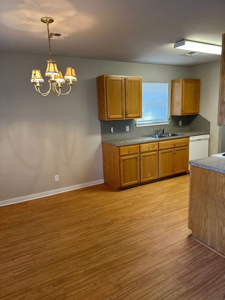 905 Calumet St - Photo 3 of 8