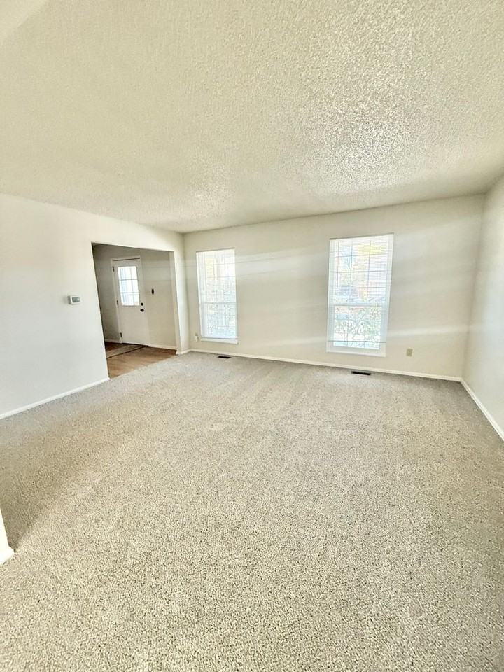 5383 Picket Dr - Photo 7 of 30