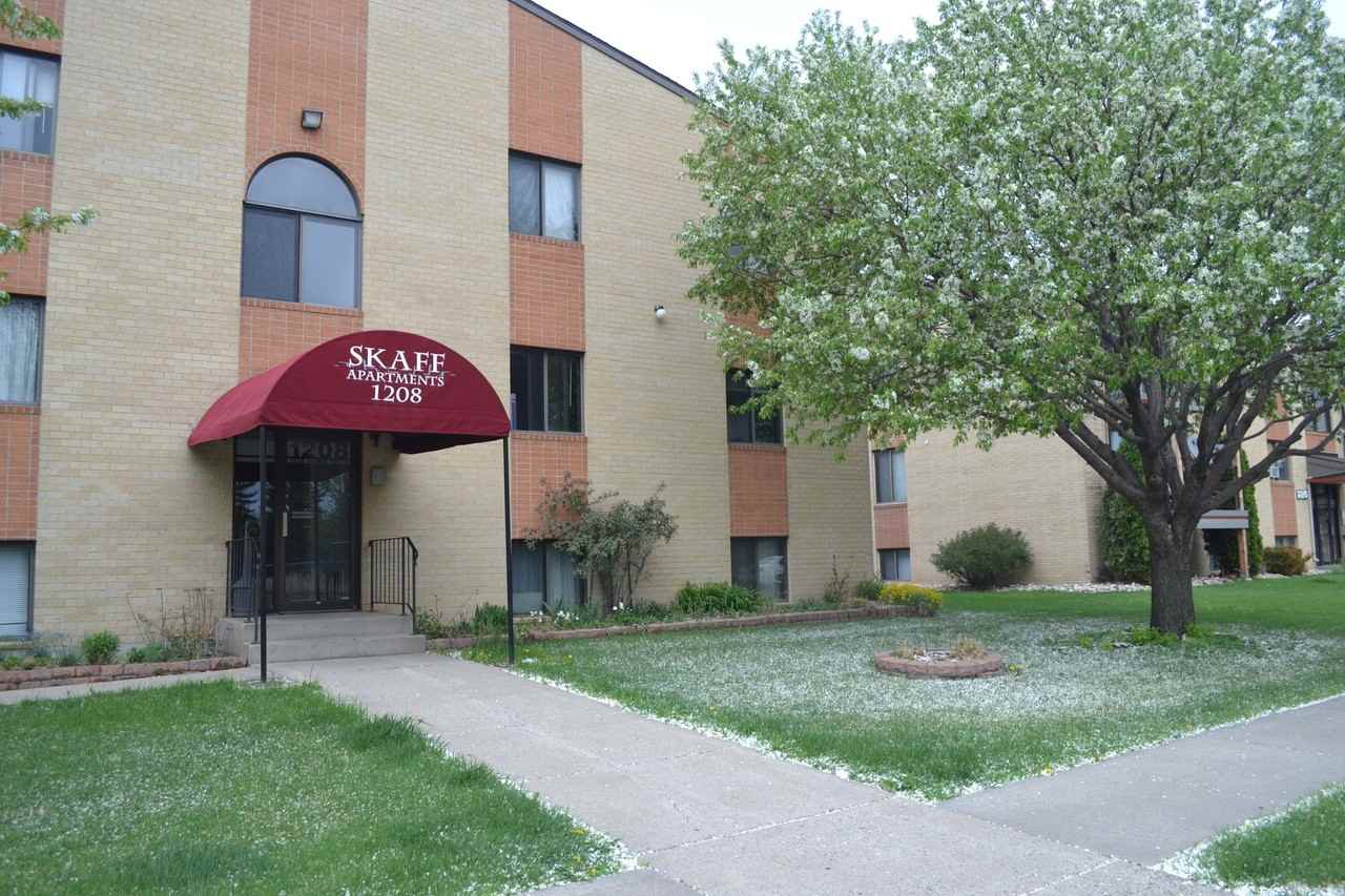 1208 28th Ave S - Photo 2 of 6