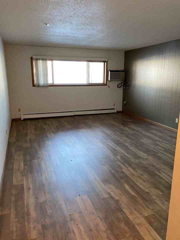 921 23rd Ave S - Photo 5 of 10