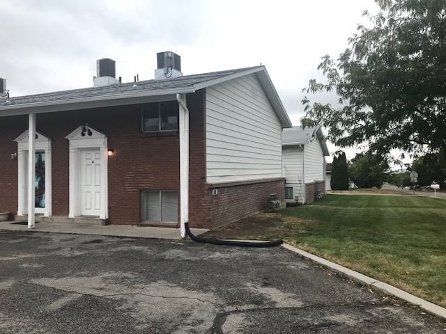 147 W 2575 N #A - Photo 6 of 12