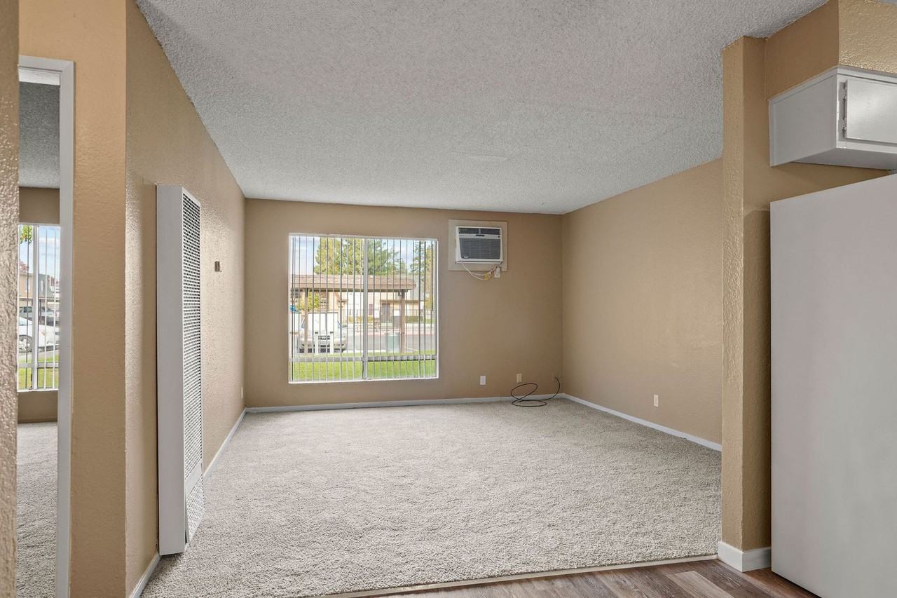 7605 Franklin Blvd. - Photo 6 of 31