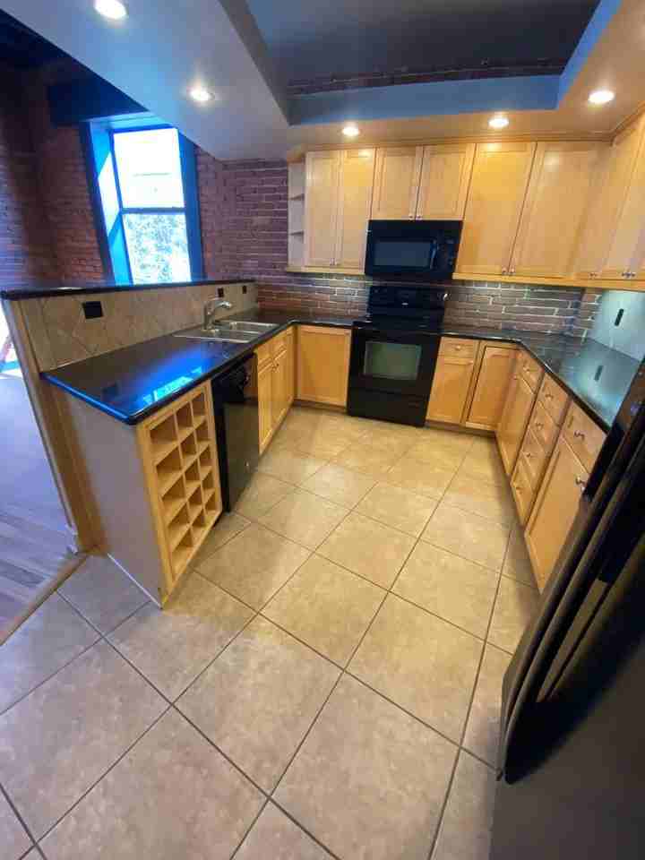 431 W Walnut St #D - Photo 7 of 17