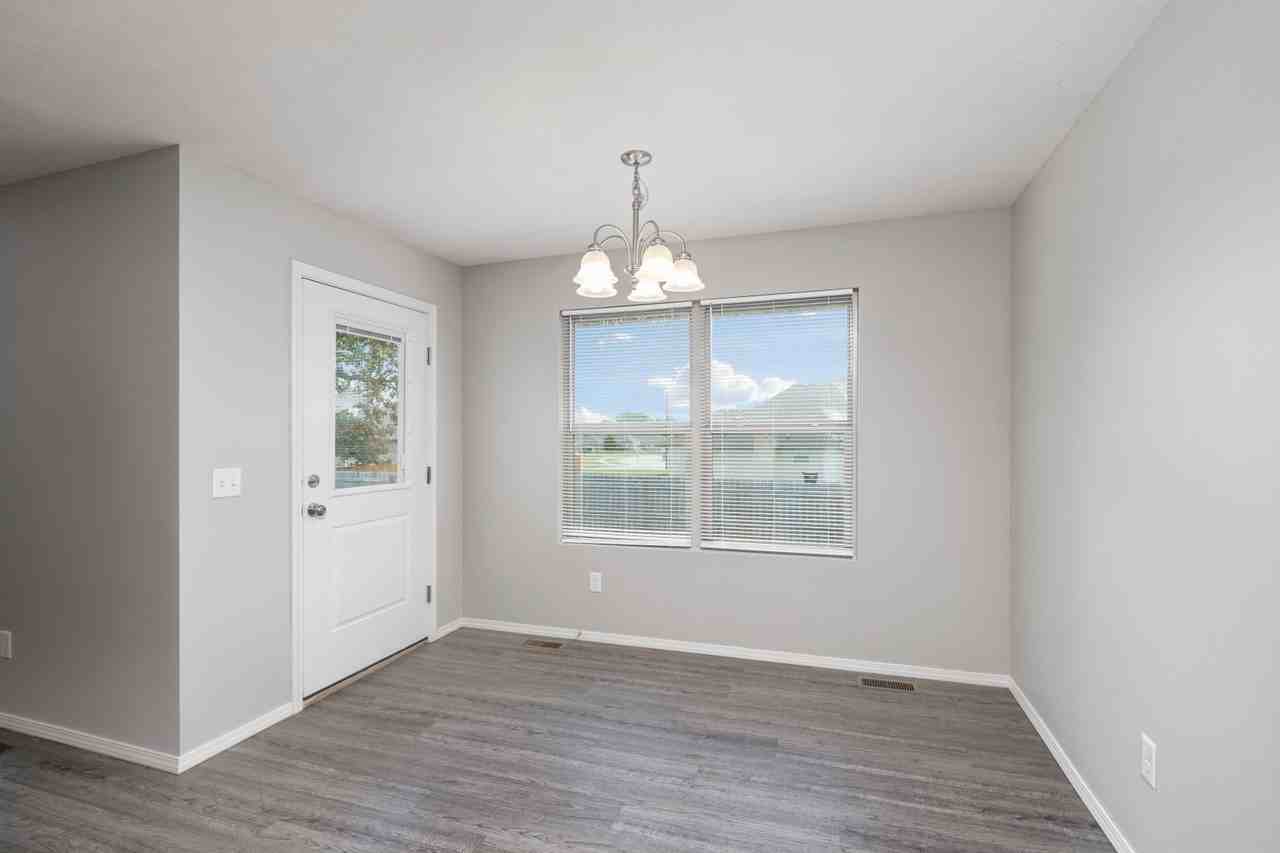 1194 S Calabria Ave - Photo 6 of 29