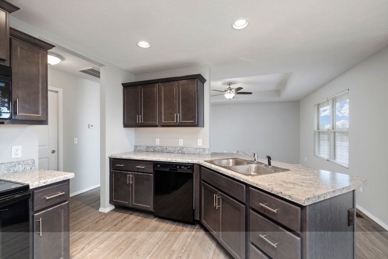 1194 S Calabria Ave - Photo 7 of 29