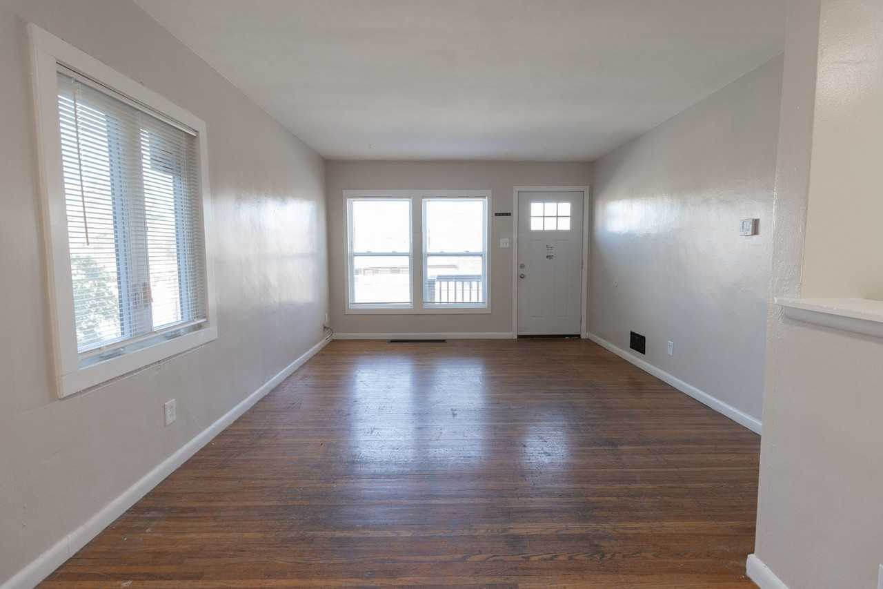 1800 Sunrise Dr - Photo 3 of 23