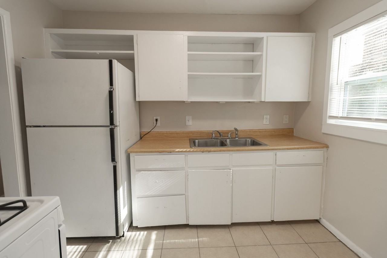 1800 Sunrise Dr - Photo 4 of 23