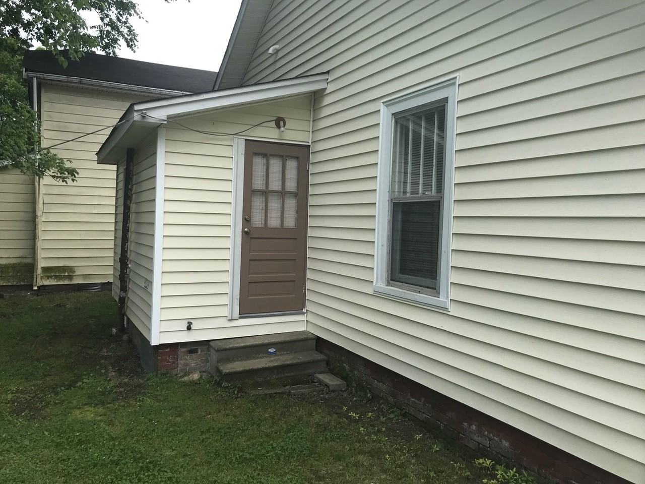 901 Oakshade Ave - Photo 3 of 9