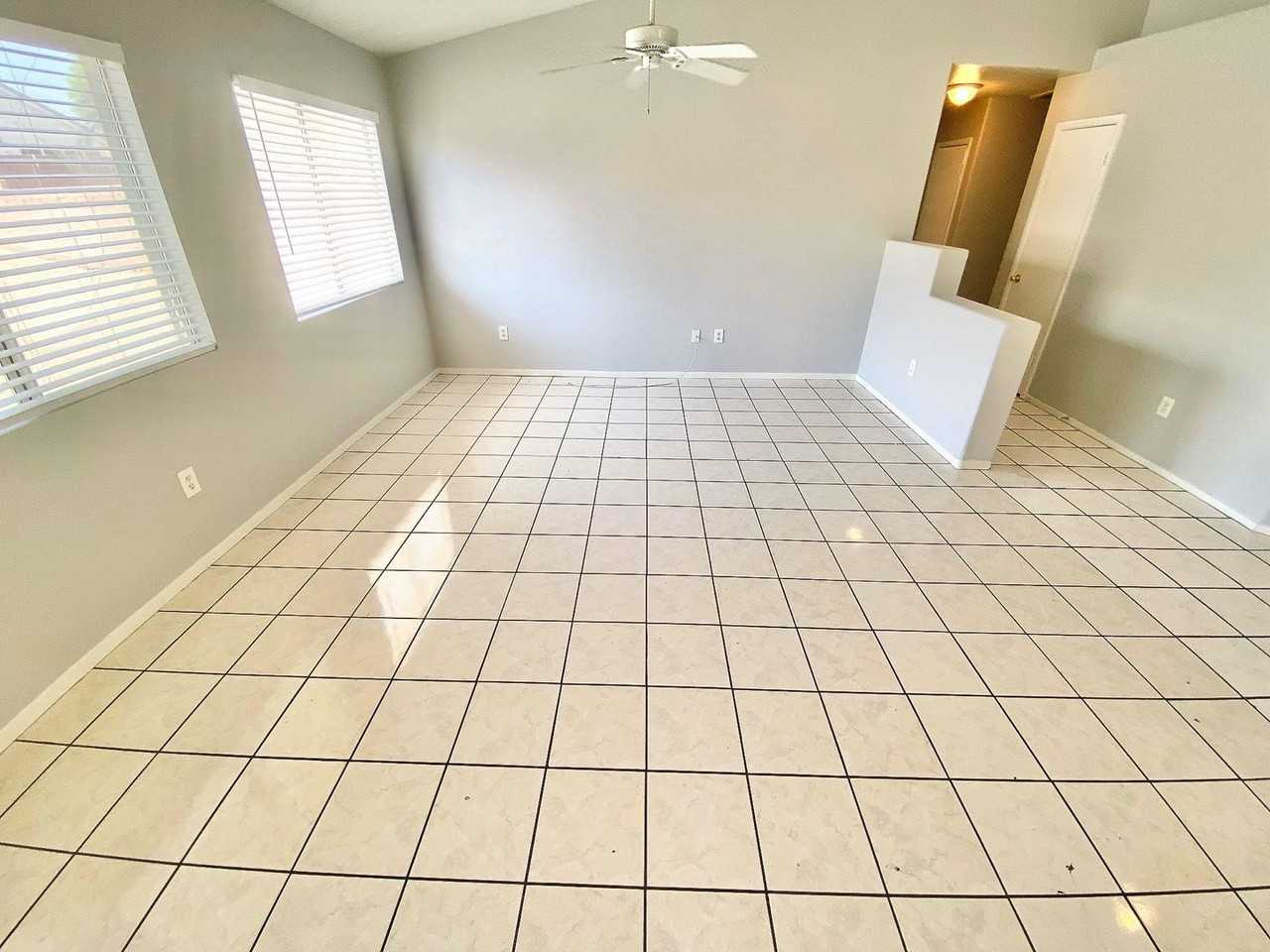 3721 Nairobi Ln - Photo 4 of 20