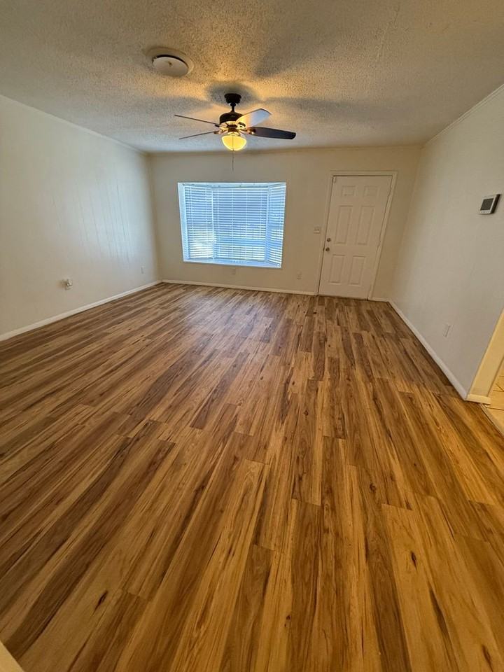 1008 22nd St - Photo 2 of 12
