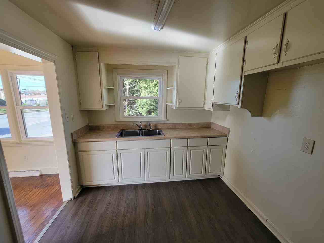 4922 W Market St - Photo 2 of 8