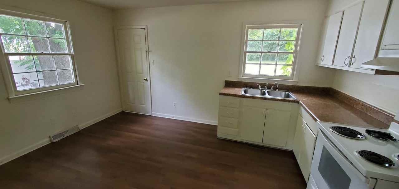 1812 Muncey Ln - Photo 3 of 8