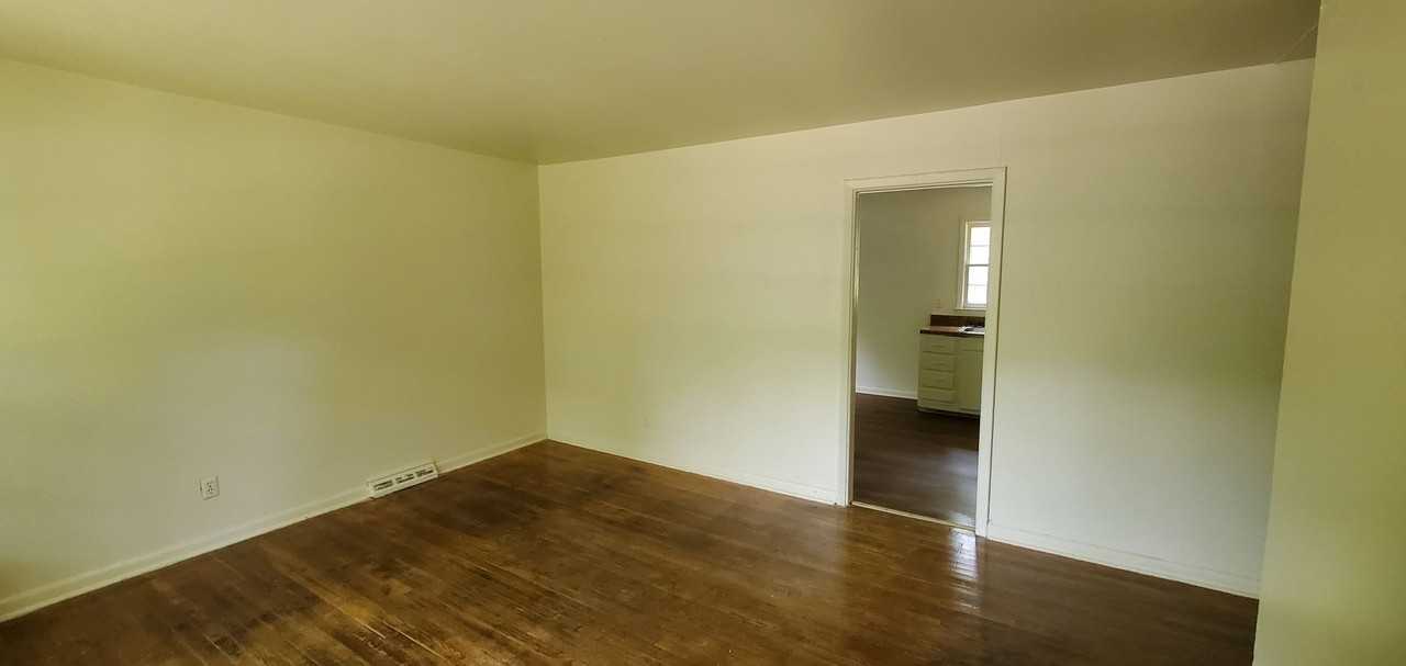 1812 Muncey Ln - Photo 4 of 8