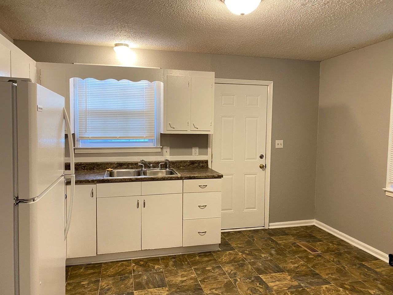 222 N 11th St - Photo 2 of 14