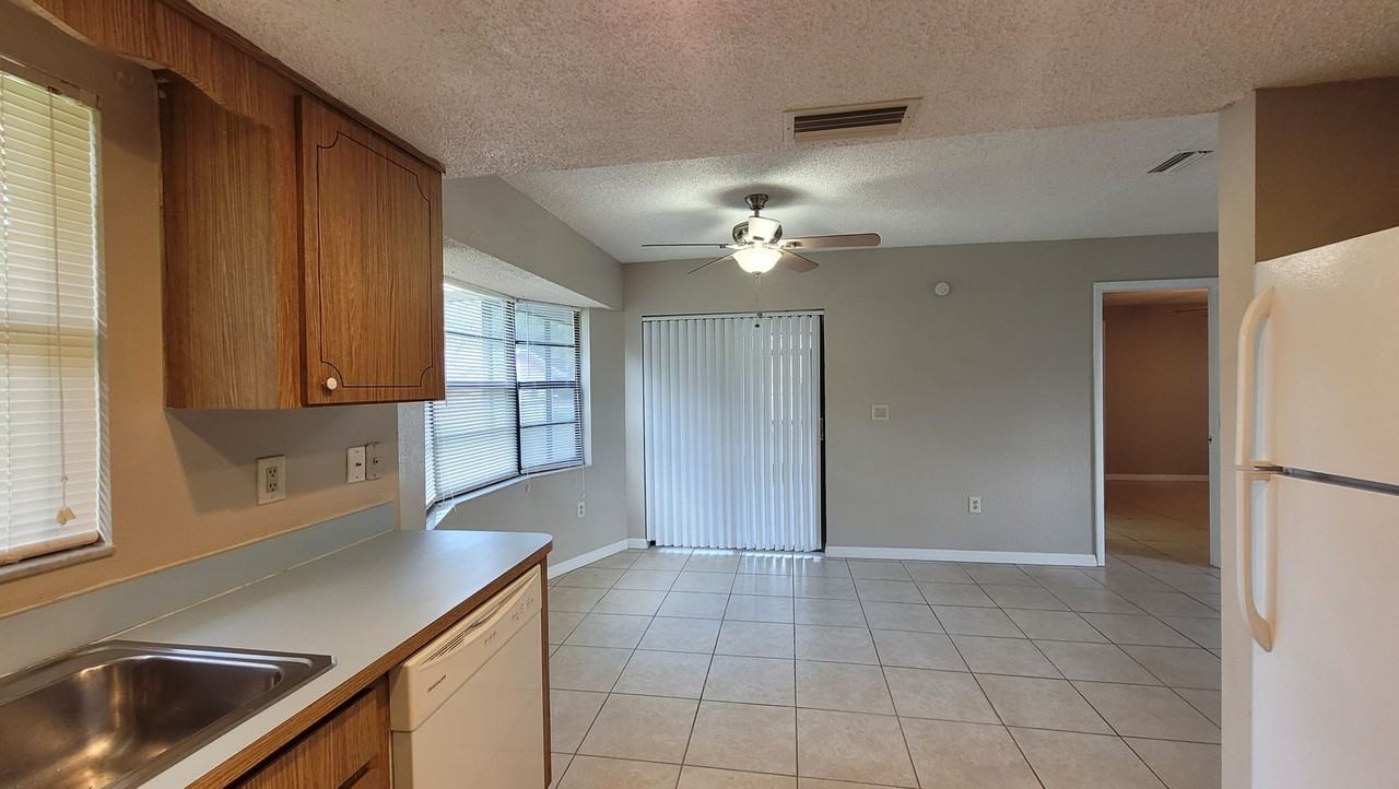 4965 Bobwhite Ct - Photo 6 of 15