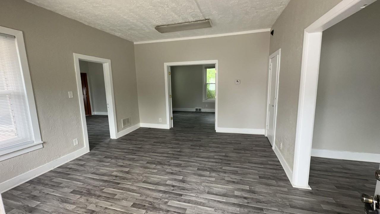 1226 E Calvert St - Photo 6 of 12