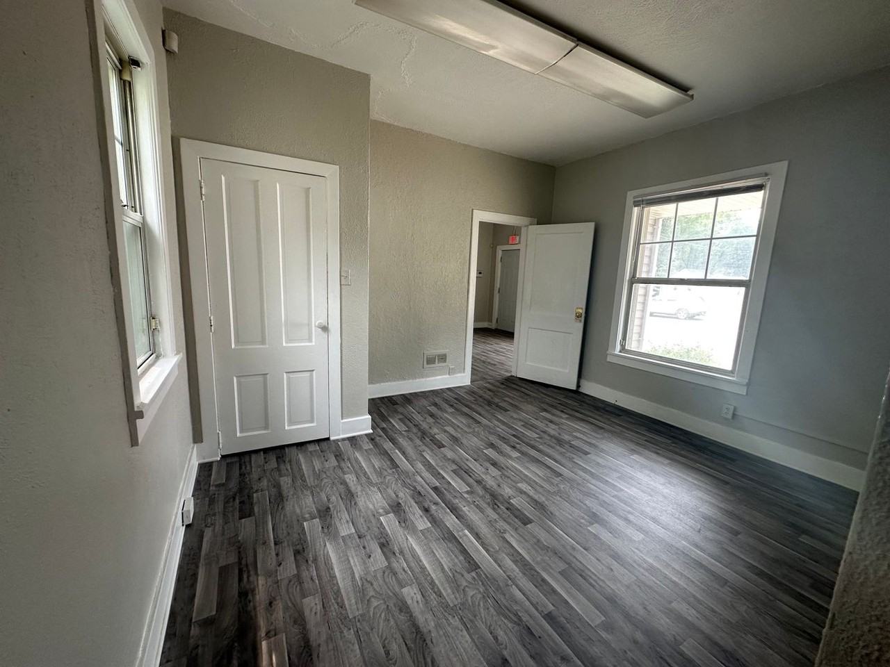 1226 E Calvert St - Photo 7 of 12