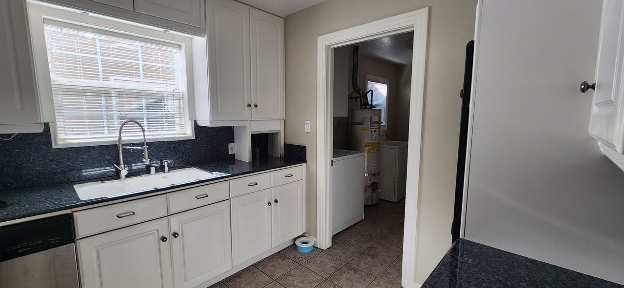 1300 Perkins Way - Photo 7 of 19