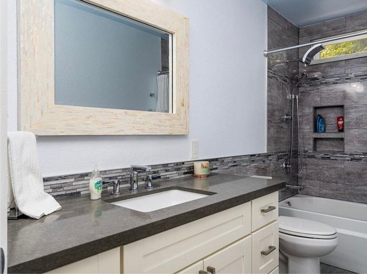 2984 Yarwood Way - Photo 2 of 27