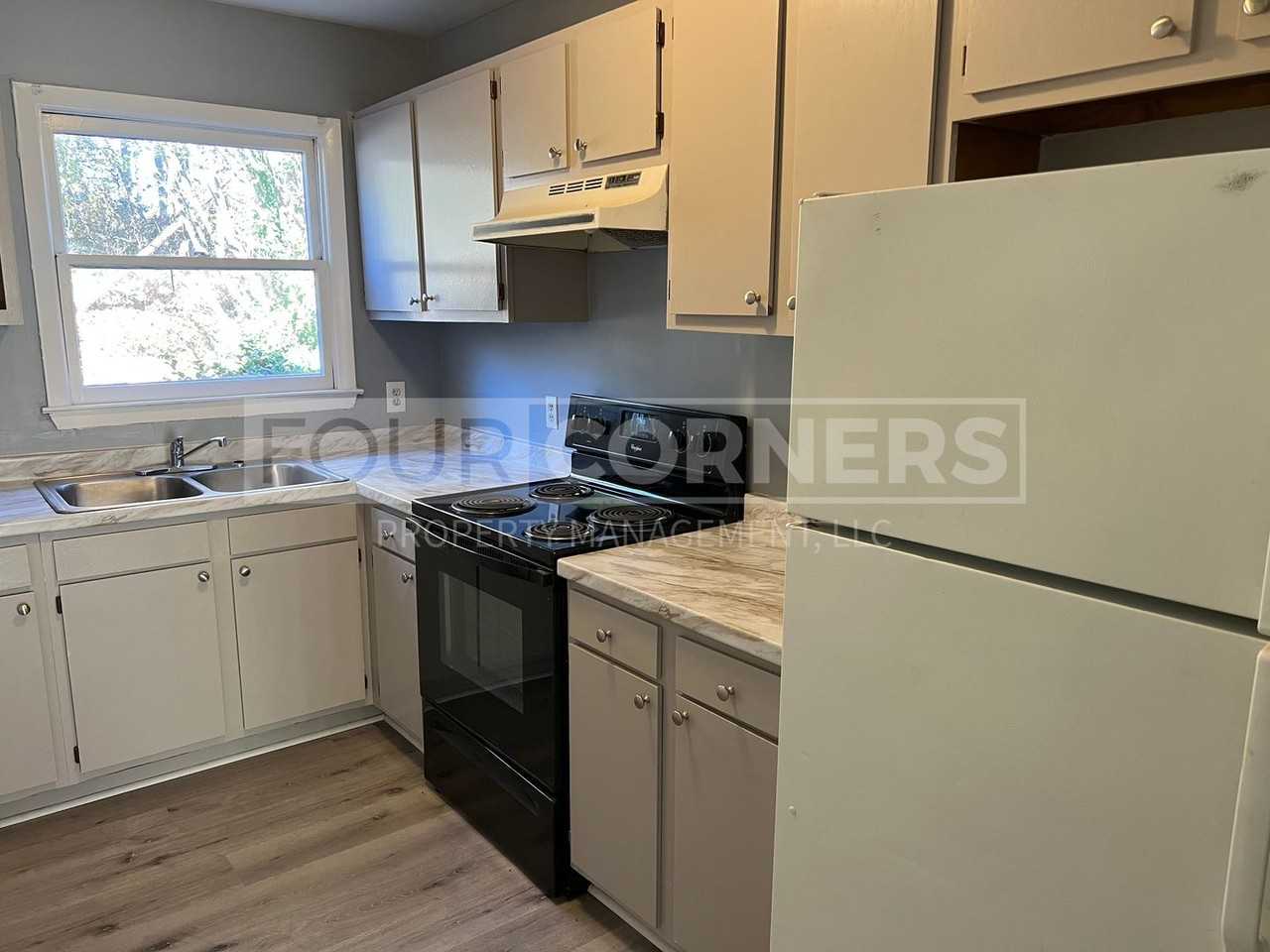 1853 Boulevard St - Photo 3 of 7