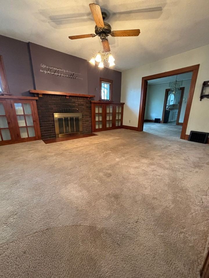 423 Edwards St - Photo 2 of 6