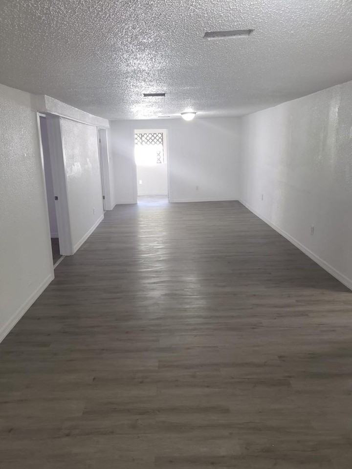 414 W 7th St - Photo 2 of 9