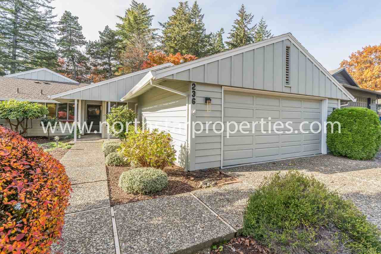 236 Greenridge Dr - Photo 3 of 33
