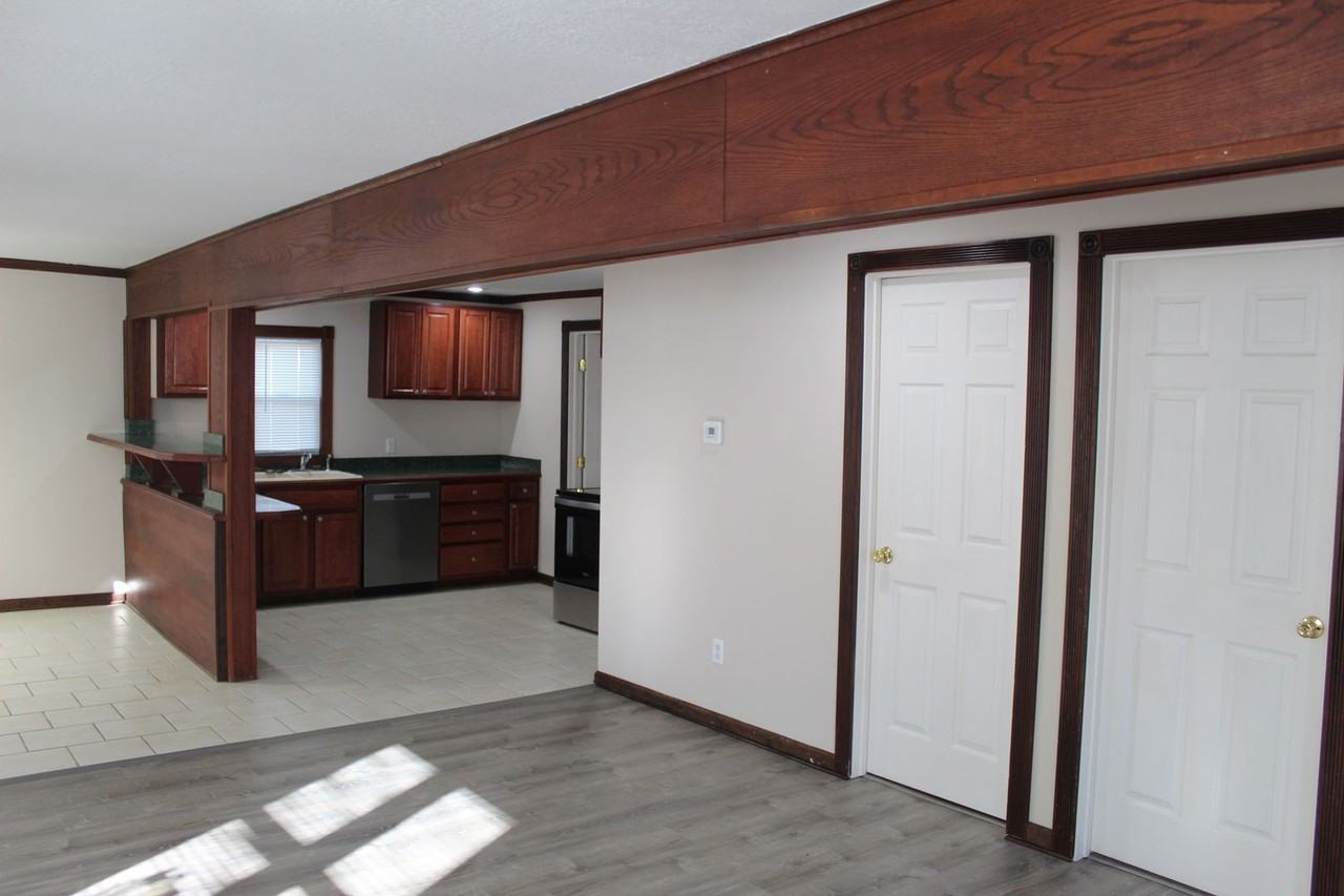 12251 N Jennings Rd - Photo 3 of 16