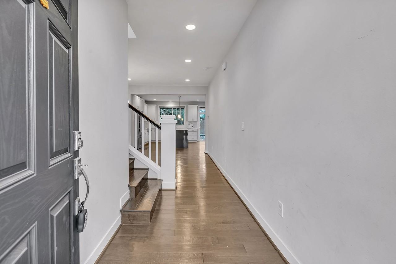 4562 240th Pl Se - Photo 2 of 29