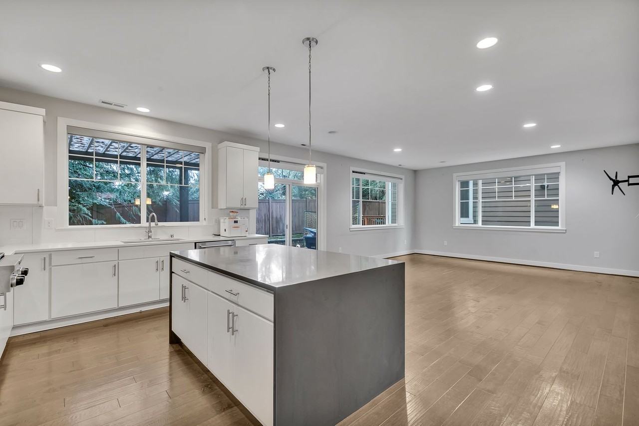 4562 240th Pl Se - Photo 4 of 29