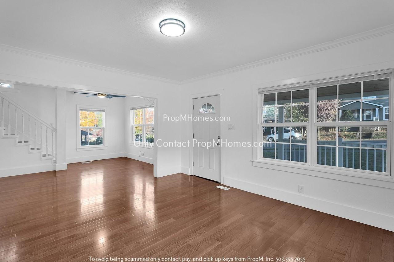 1003 Taylor St - Photo 3 of 27