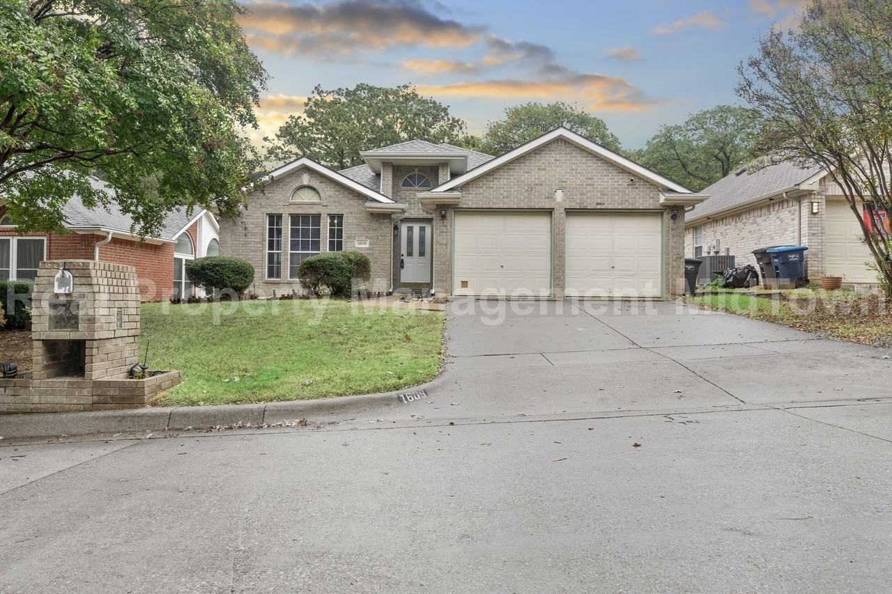 1609 Pacific Pl - Photo 2 of 24