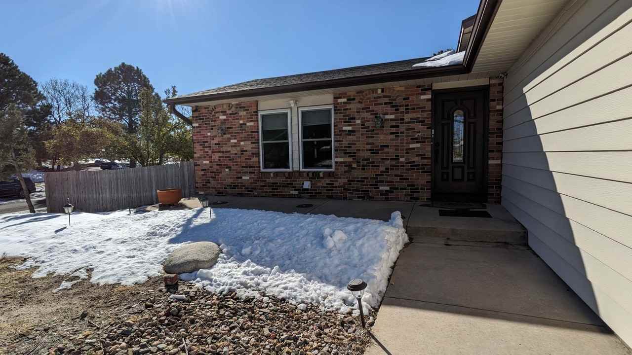 8116 Horizon Dr - Photo 2 of 38