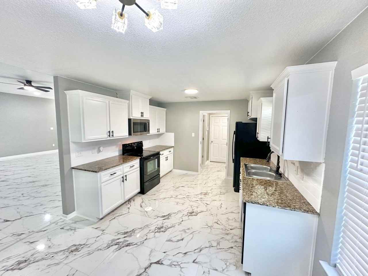 6502 Deorsam Loop - Photo 4 of 23