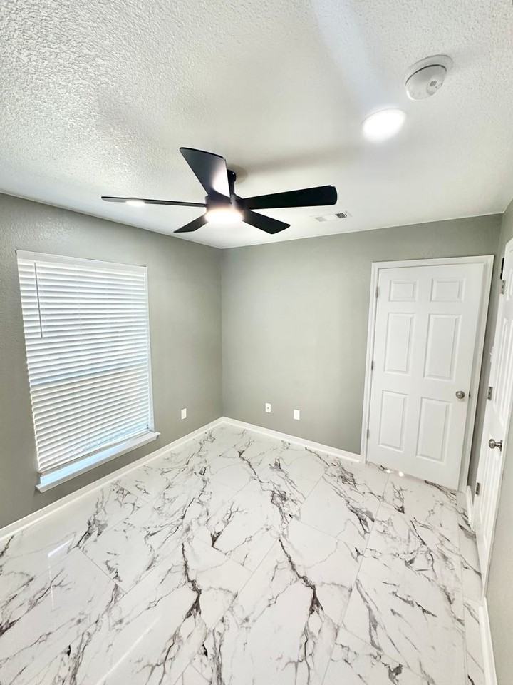 6502 Deorsam Loop - Photo 7 of 23