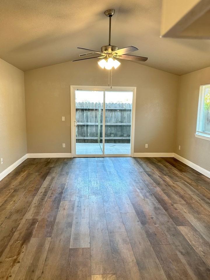 912 5th Street - Photo 4 of 22