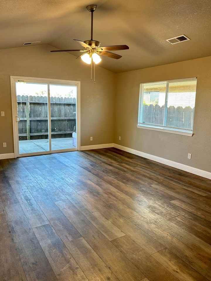 912 5th Street - Photo 5 of 22