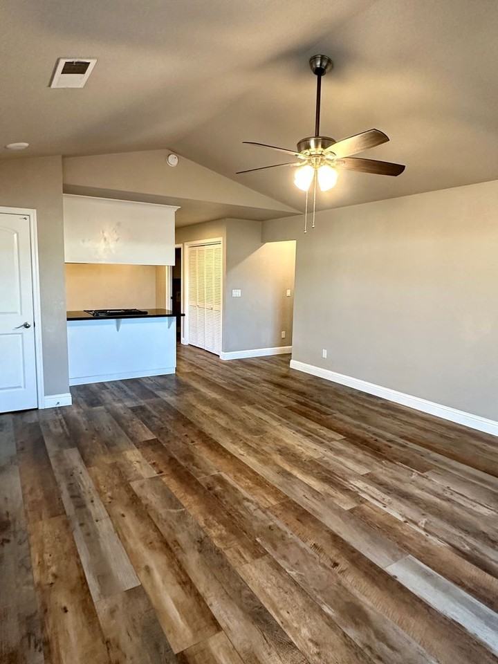 912 5th Street - Photo 6 of 22