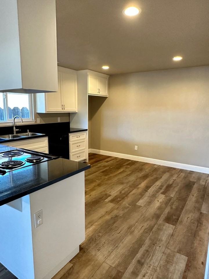 912 5th Street - Photo 7 of 22