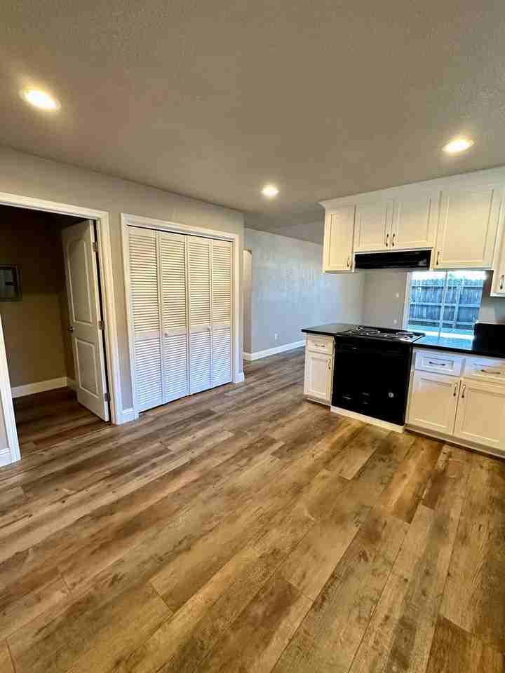 912 5th Street - Photo 2 of 22