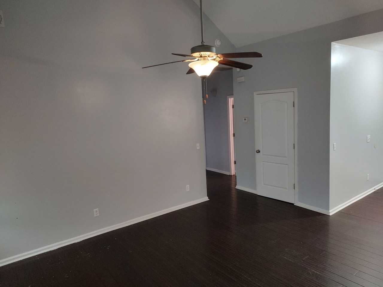 920 Rachel Ln - Photo 2 of 14