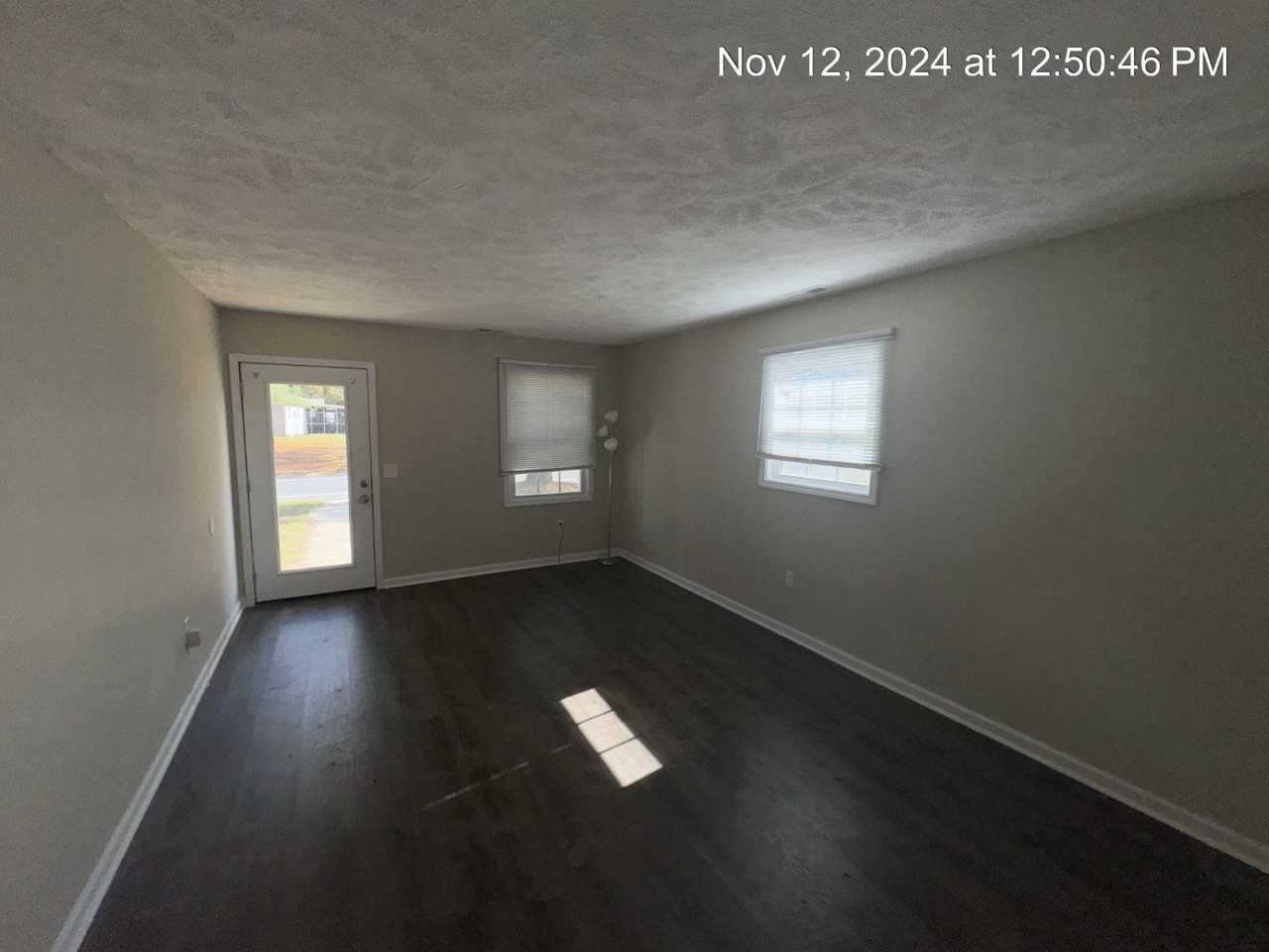 638 Walker St - Photo 4 of 18