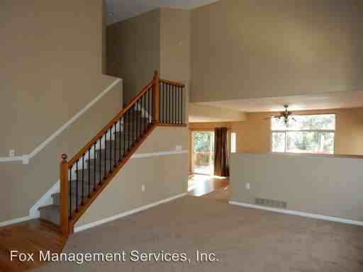 10230 Echo Cir - Photo 2 of 11